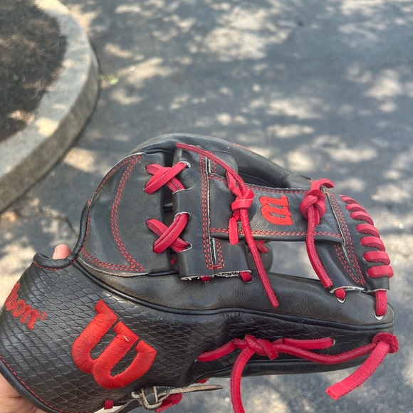 Wilson 1787 - 11 3/4 Inch Infield Glove - Picture 1 of 4